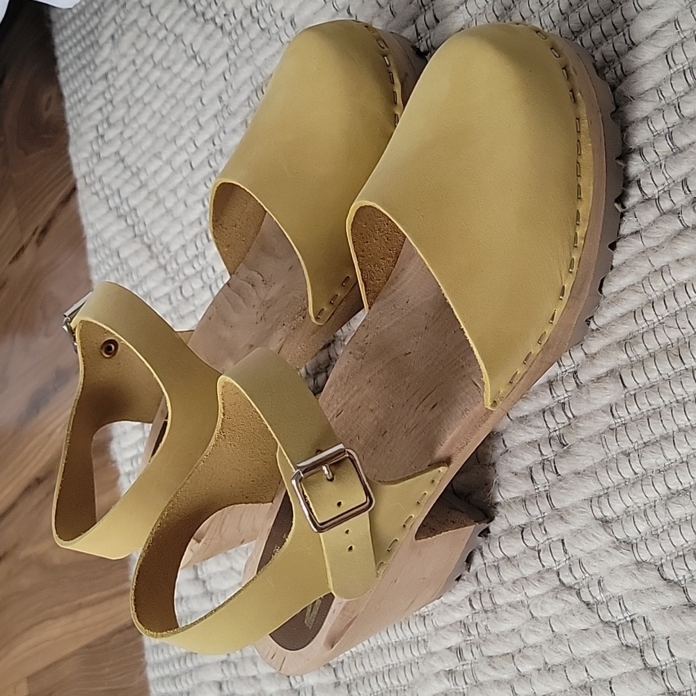 Mia clogs size 41 fits 9.5-10